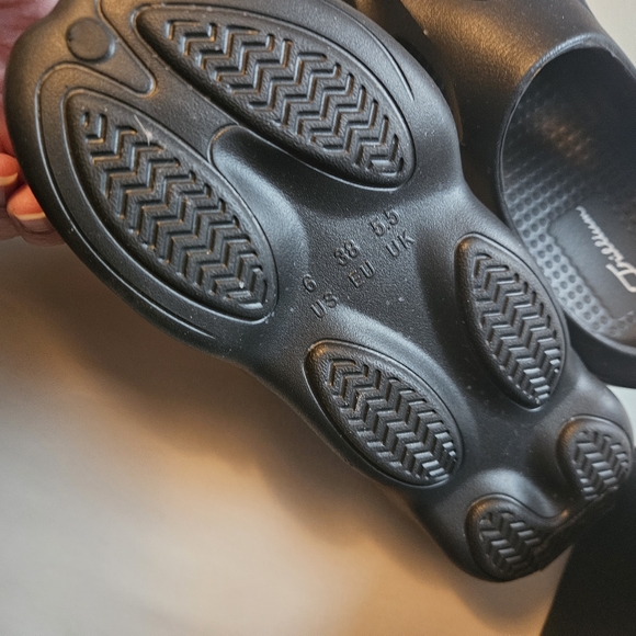 Zumiez slides - Picture 4 of 11